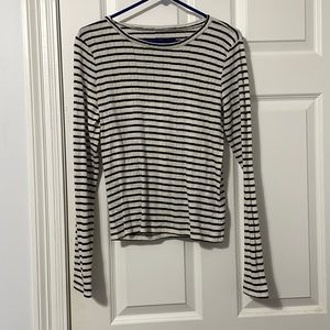 Black and white knitted stripped top